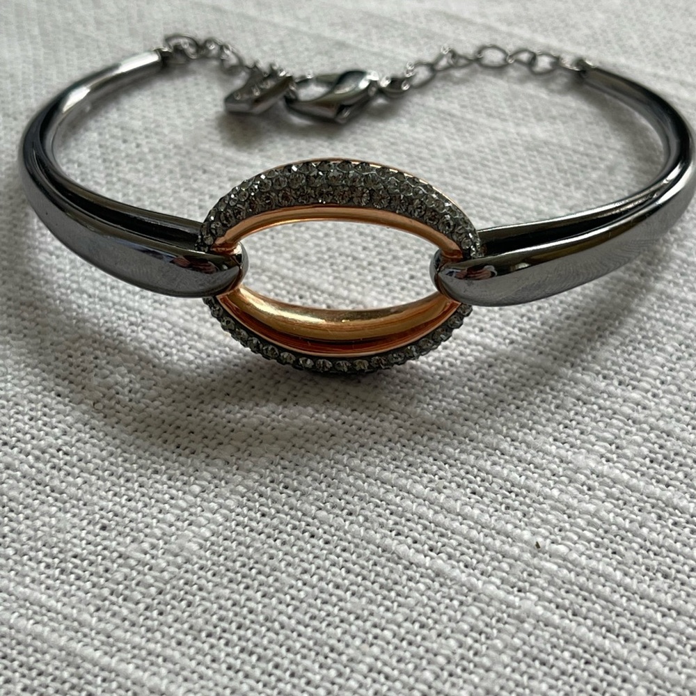 Swarovski circle bracelet with crystals